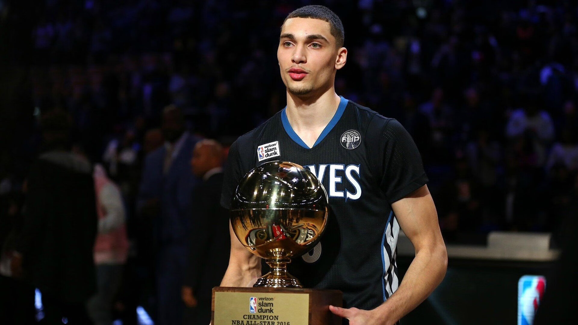 开云体育下载入口-开拓者主场大胜活塞，利拉德三分球助阵领先，开拓者离队第一人利拉德表态